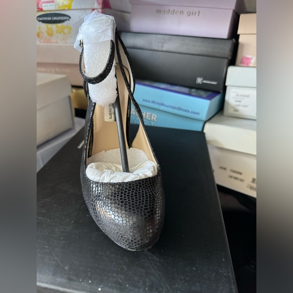 INC international concepts pumps - Picture 2 of 4